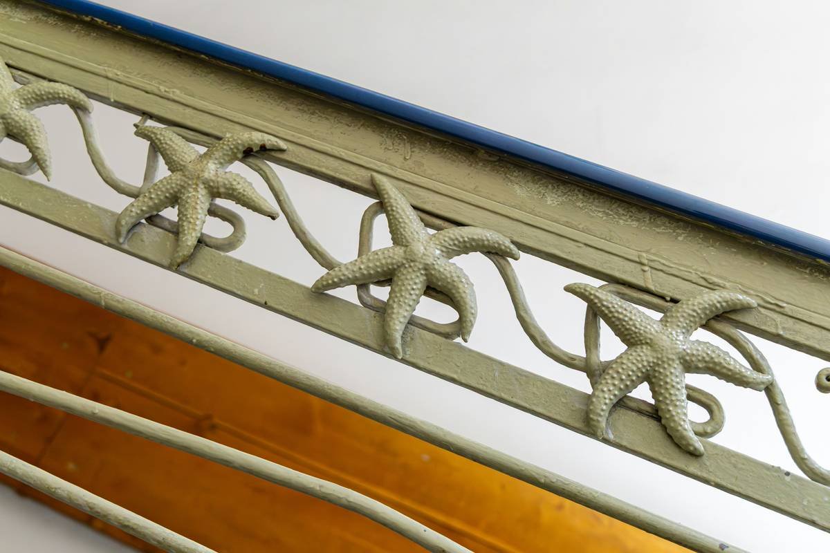 Coastal Decor for Beach House: Your No-Nonsense Guide to Nailing the Look (Without Turning into a Seashell Hoarder)